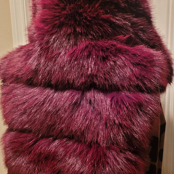 SOLD NWT Luxurious Burgandy Faux Fur Long Hooded Vest Sz M - Picture 16 of 16